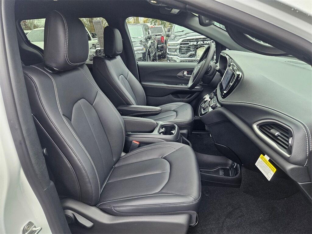 2026 Chrysler Pacifica Select Gresham OR