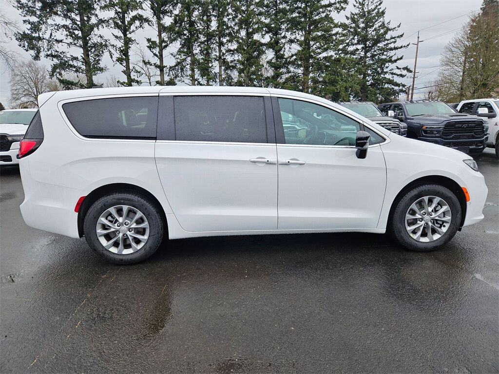 2026 Chrysler Pacifica Select Gresham OR