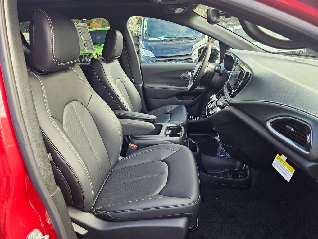 2026 Chrysler Pacifica Select Gresham OR