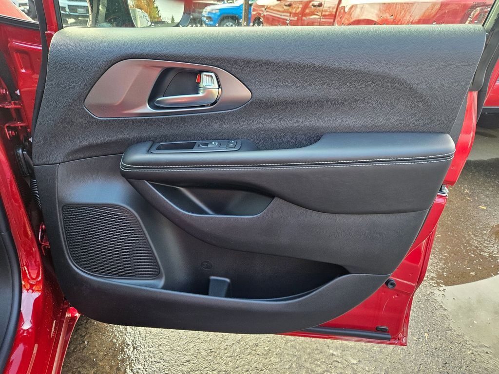 2026 Chrysler Pacifica Select Gresham OR