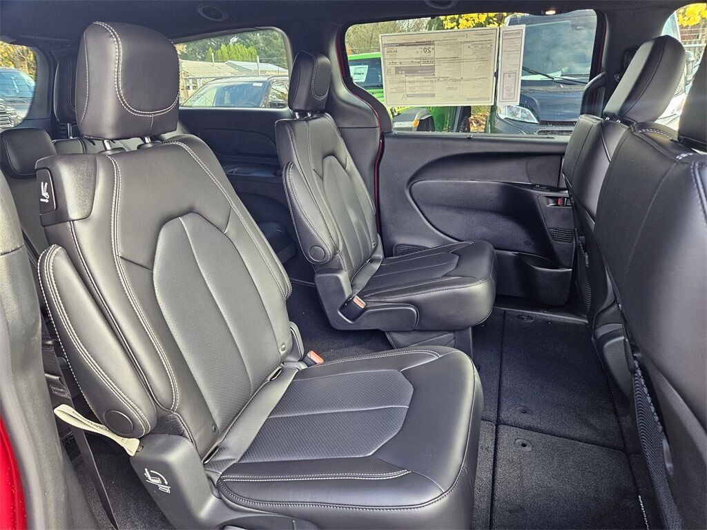 2026 Chrysler Pacifica Select Gresham OR