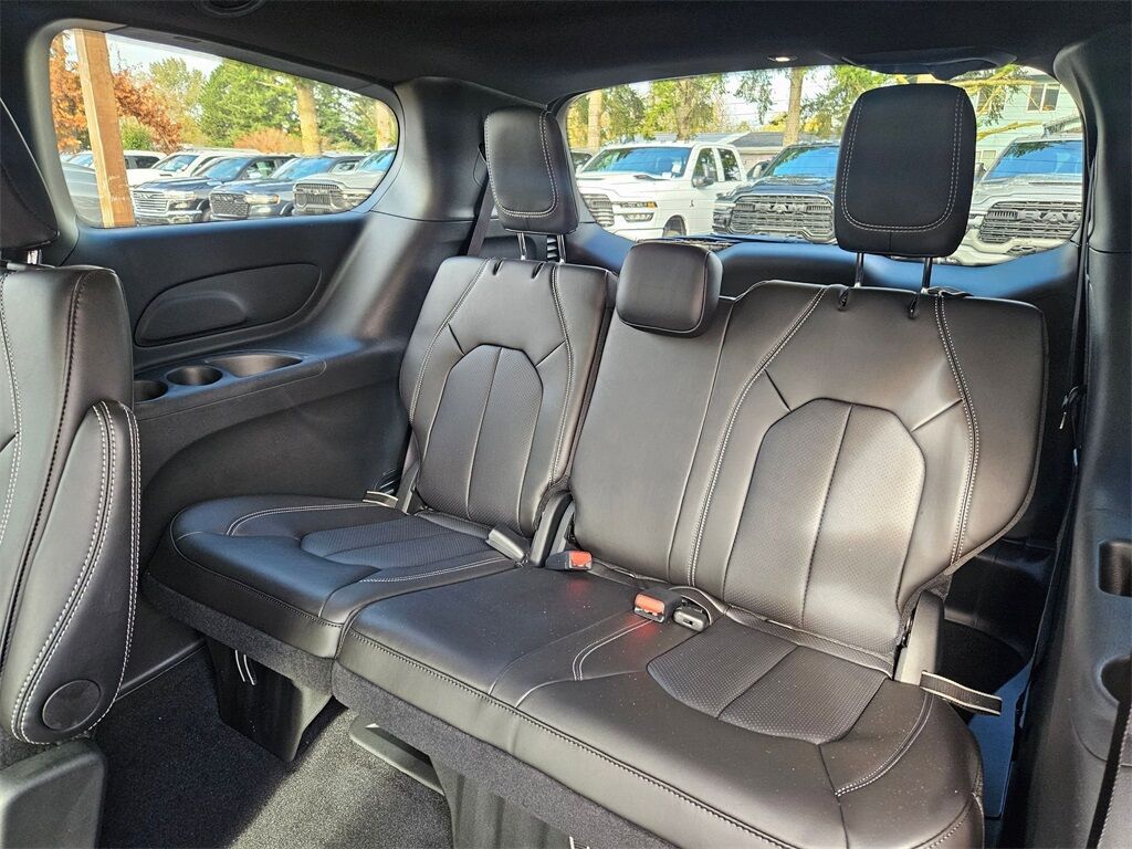 2026 Chrysler Pacifica Select Gresham OR