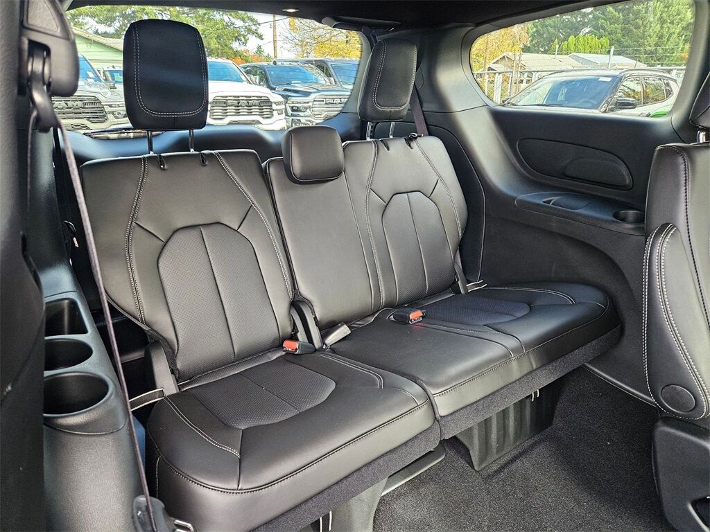 2026 Chrysler Pacifica Select Gresham OR