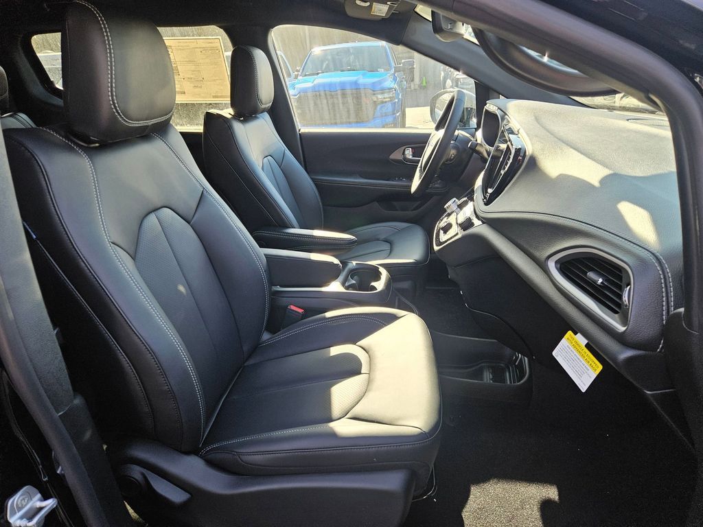 2026 Chrysler Pacifica Select Gresham OR