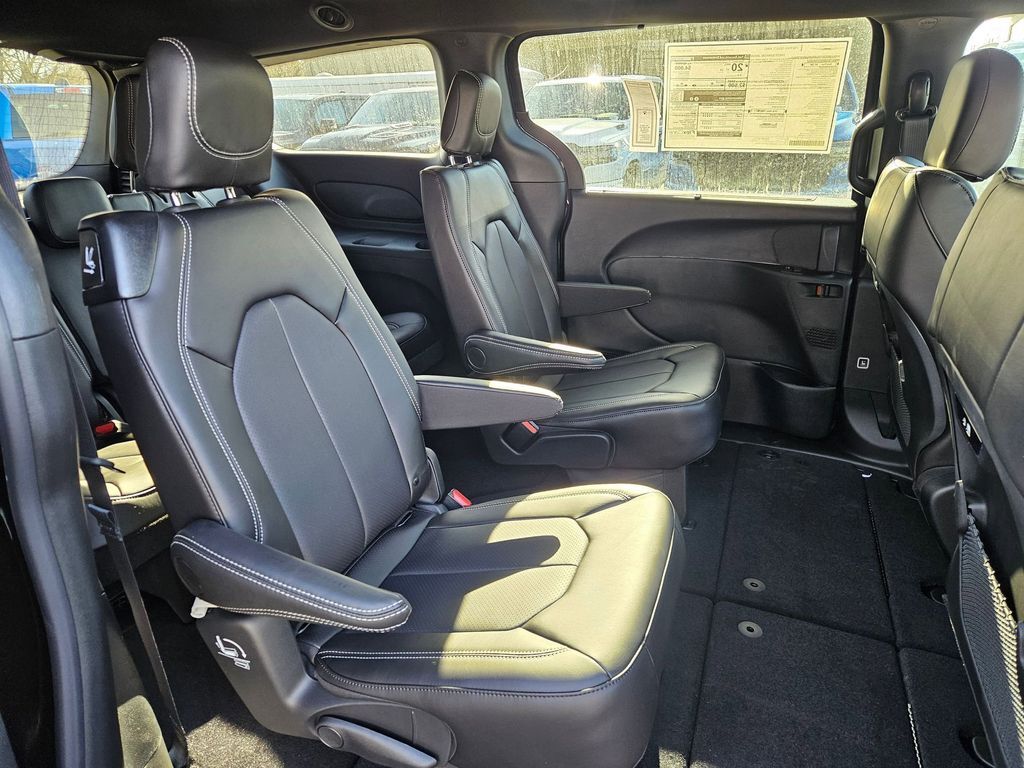 2026 Chrysler Pacifica Select Gresham OR