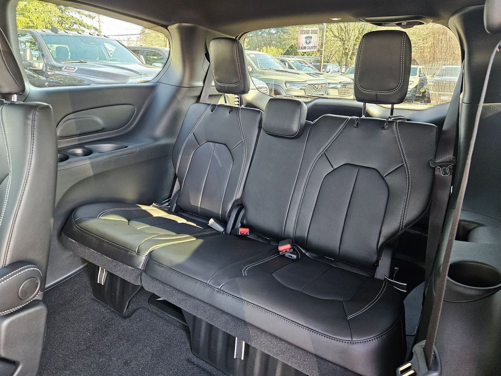 2026 Chrysler Pacifica Select Gresham OR