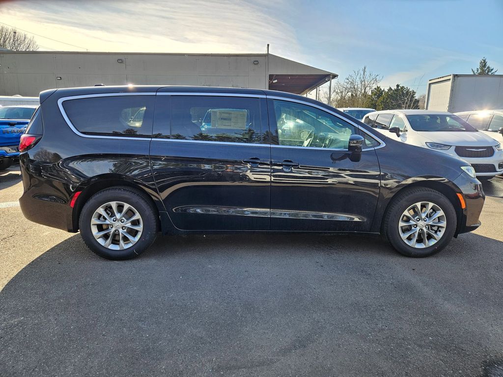 2026 Chrysler Pacifica Select Gresham OR