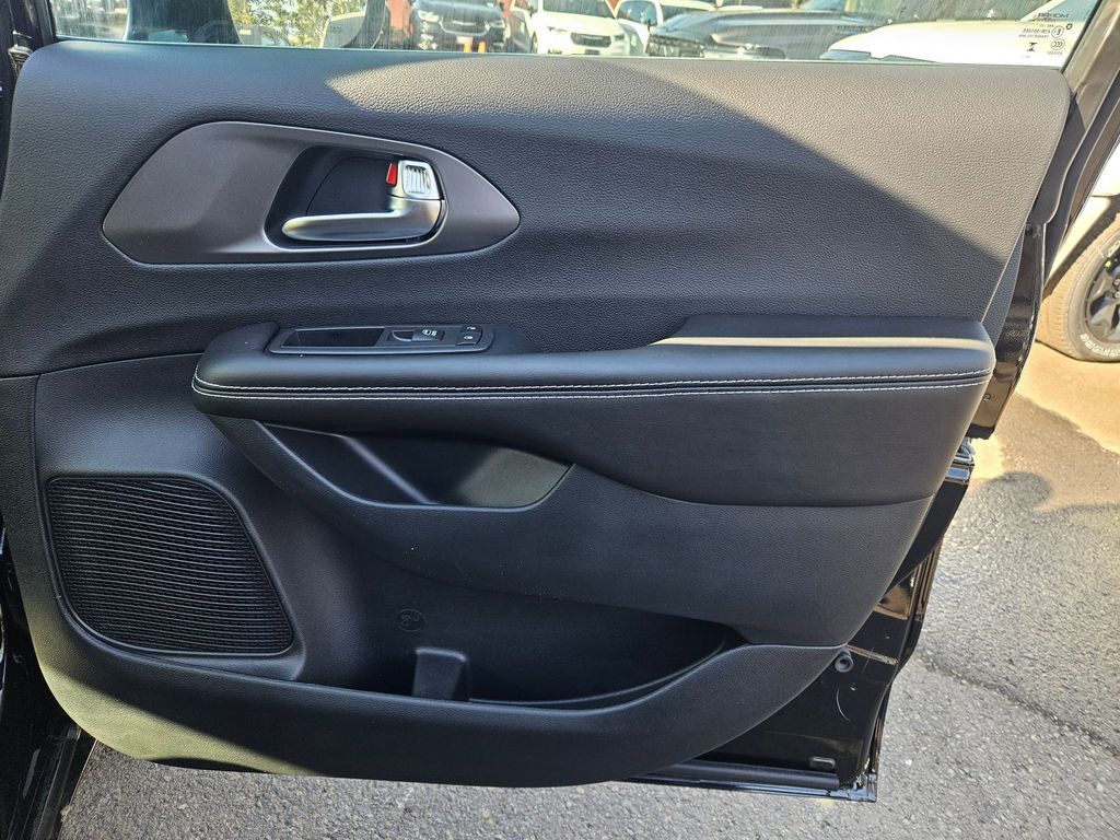 2026 Chrysler Pacifica Select Gresham OR