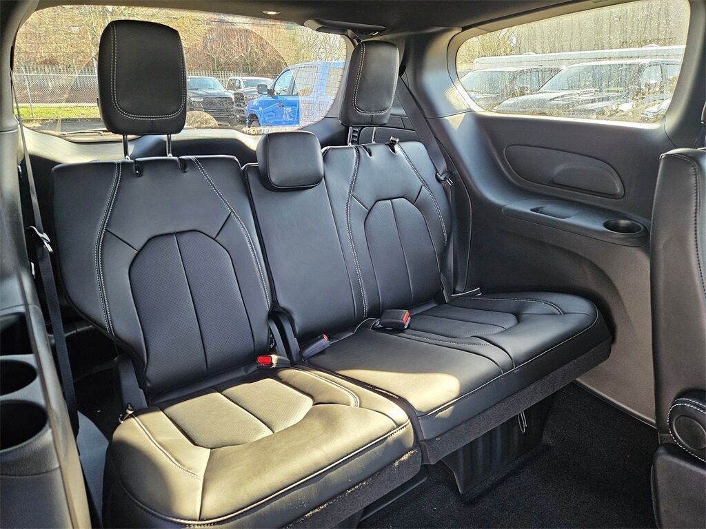 2026 Chrysler Pacifica Select Gresham OR