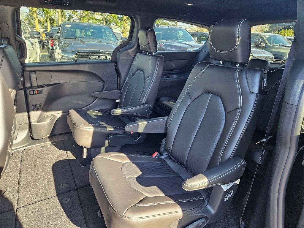 2026 Chrysler Pacifica Select Gresham OR