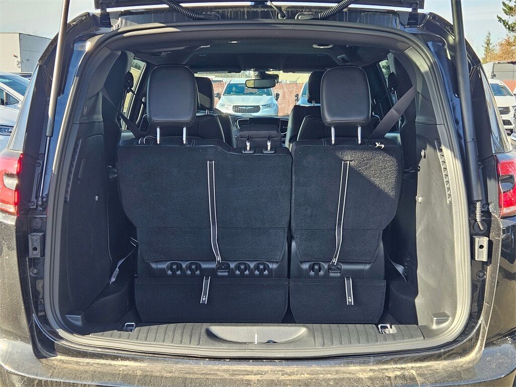 2026 Chrysler Pacifica Select Gresham OR