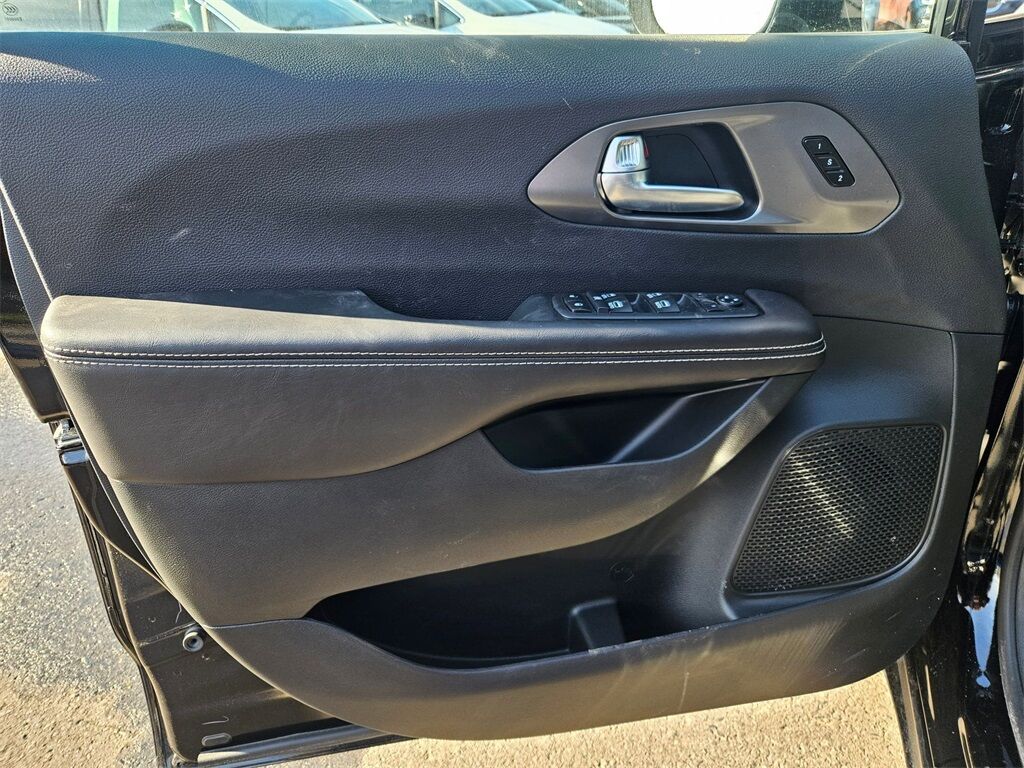 2026 Chrysler Pacifica Select Gresham OR