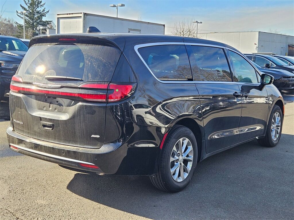 2026 Chrysler Pacifica Select Gresham OR