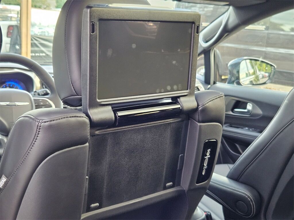 2026 Chrysler Pacifica Select Gresham OR