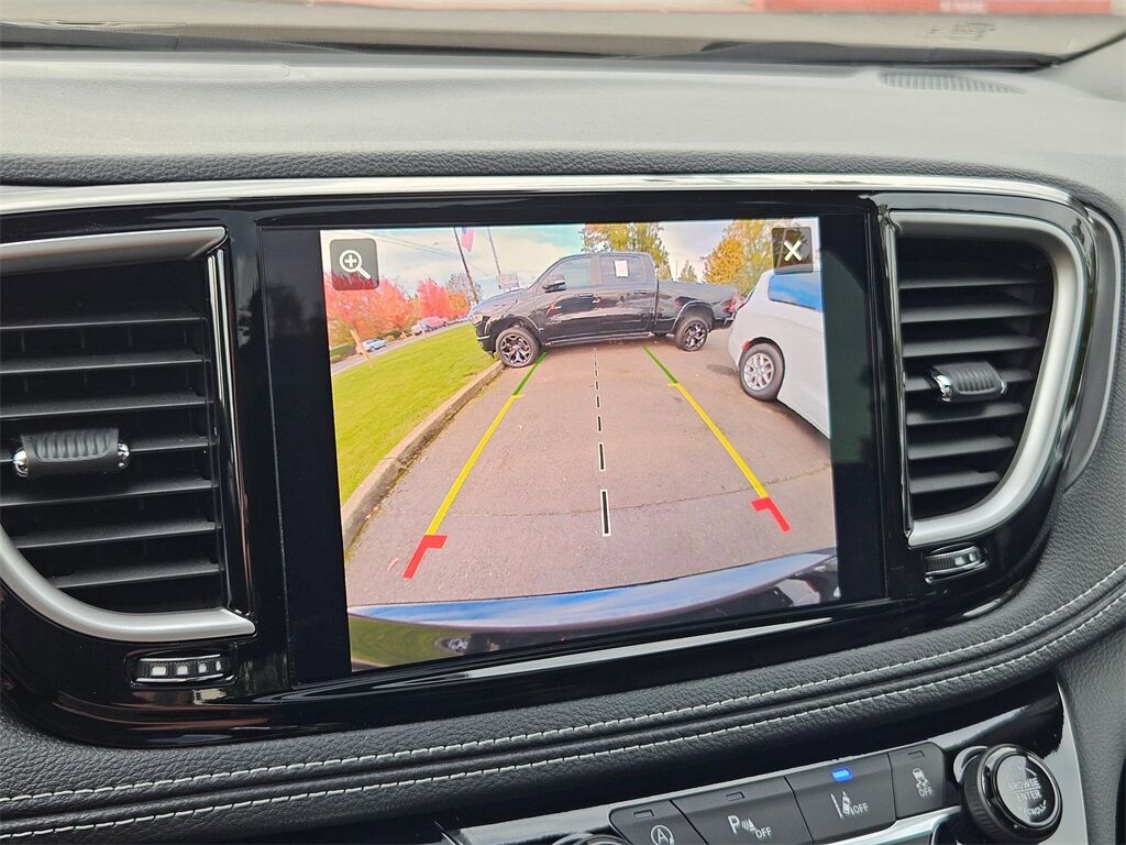 2026 Chrysler Pacifica Select Gresham OR