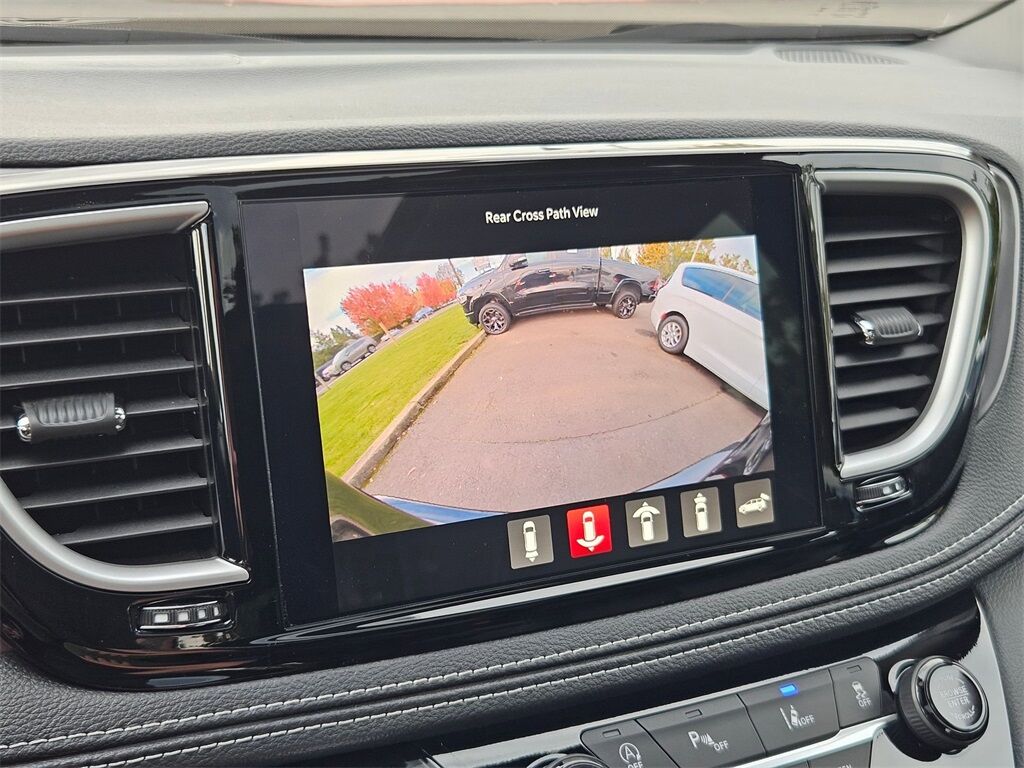 2026 Chrysler Pacifica Select Gresham OR