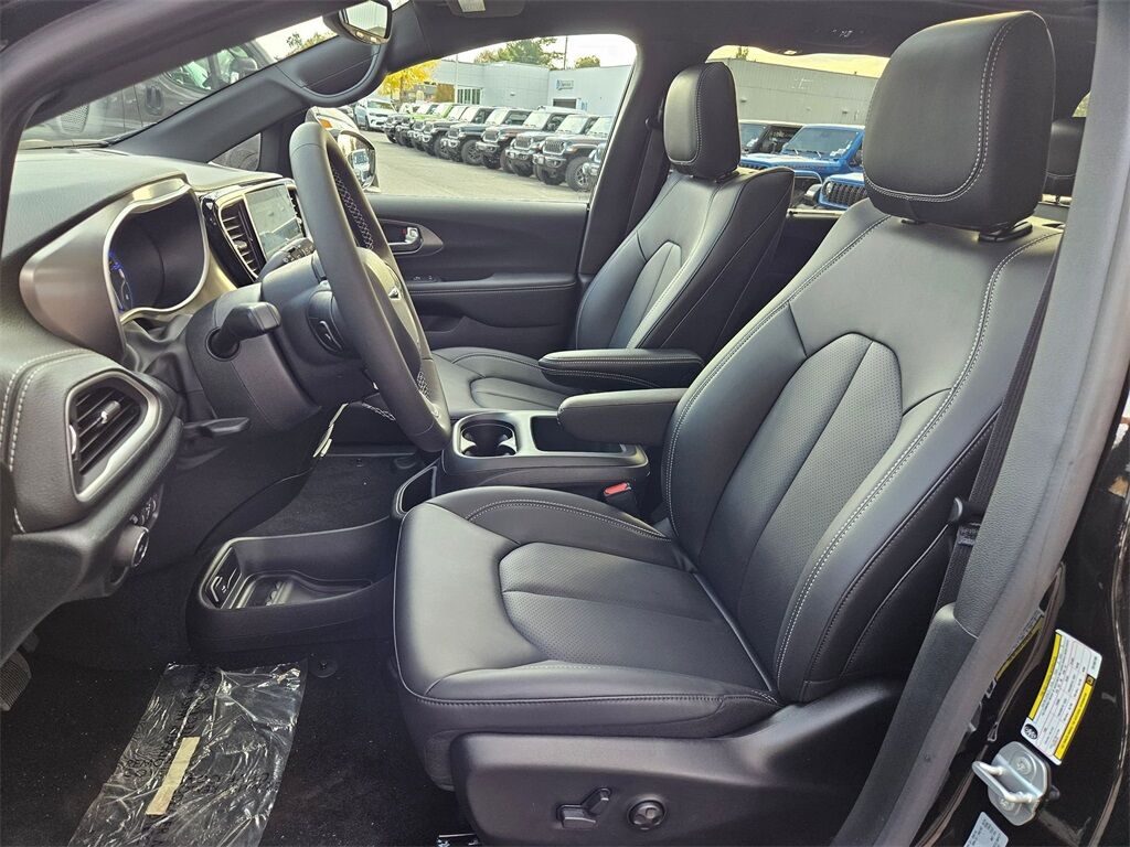 2026 Chrysler Pacifica Select Gresham OR