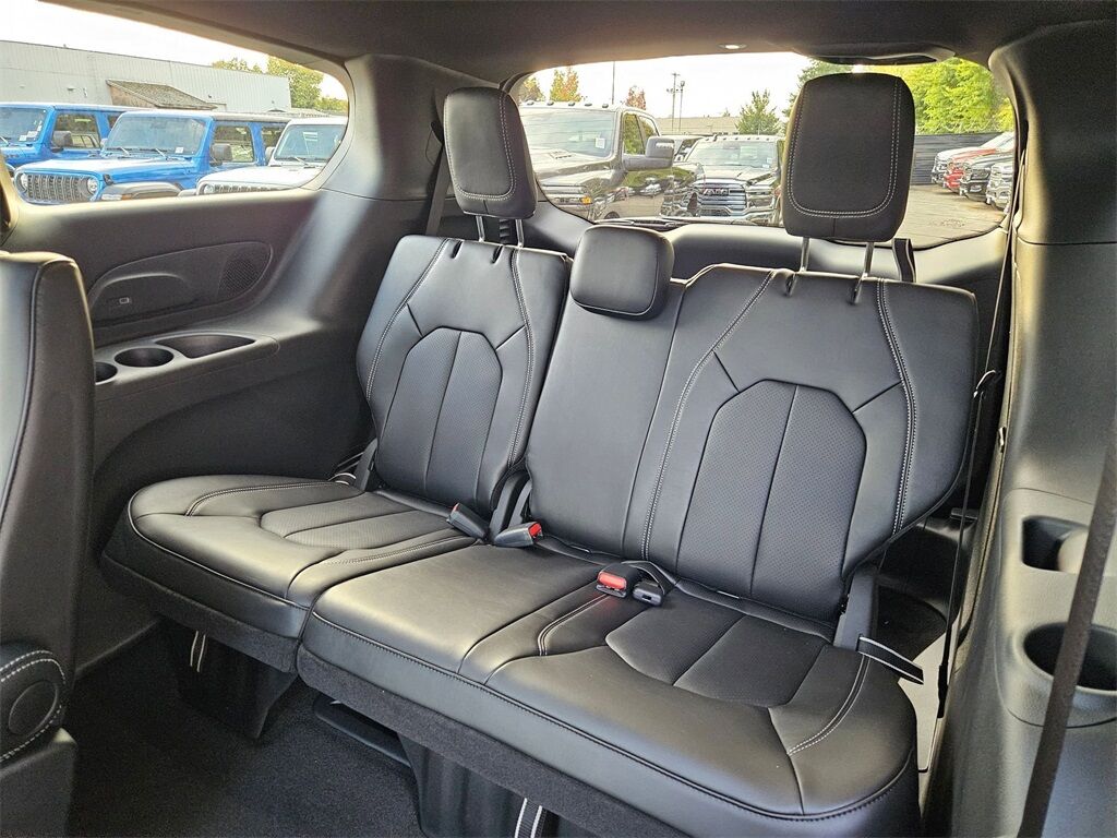 2026 Chrysler Pacifica Select Gresham OR