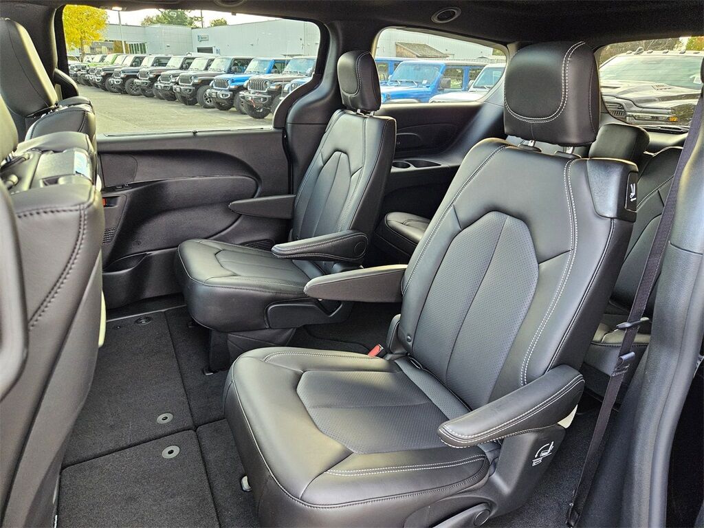 2026 Chrysler Pacifica Select Gresham OR