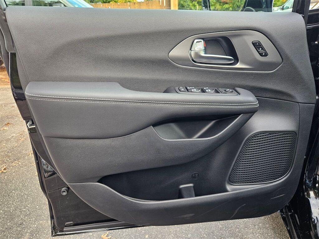 2026 Chrysler Pacifica Select Gresham OR