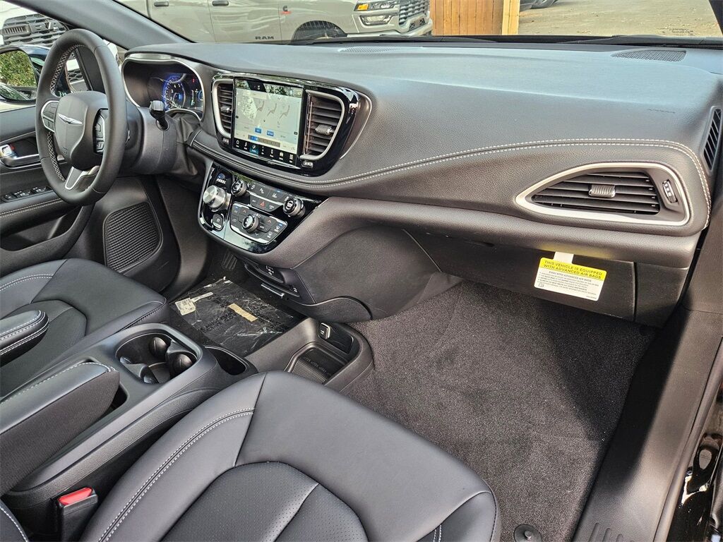 2026 Chrysler Pacifica Select Gresham OR