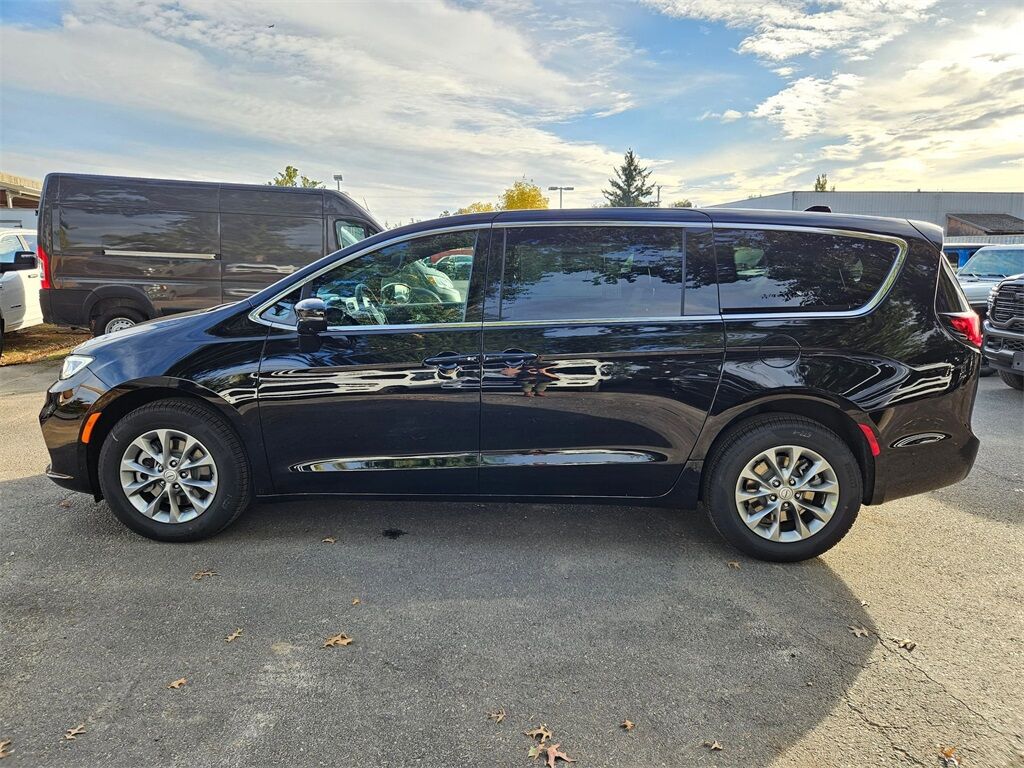 2026 Chrysler Pacifica Select Gresham OR