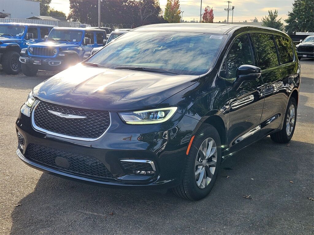2026 Chrysler Pacifica Select Gresham OR