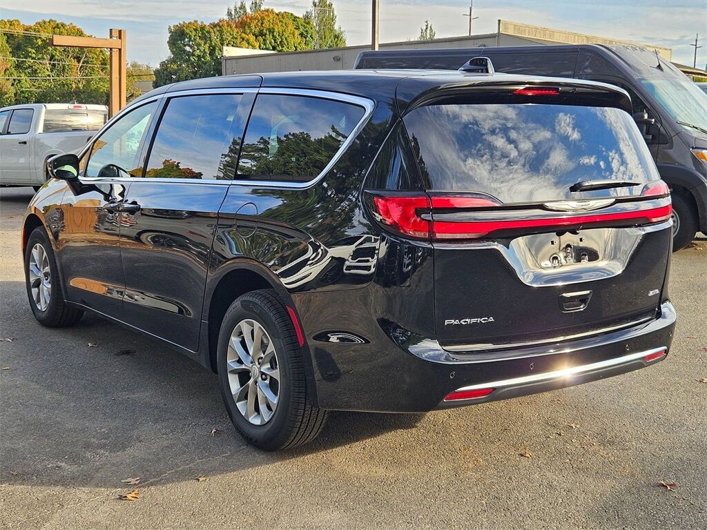 2026 Chrysler Pacifica Select Gresham OR