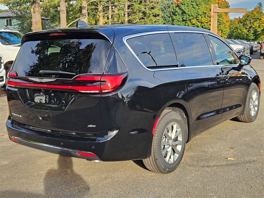 2026 Chrysler Pacifica Select Gresham OR