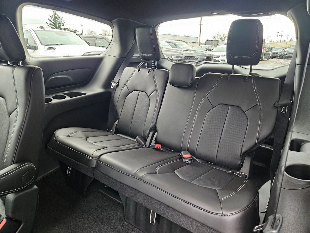 2026 Chrysler Pacifica Select Gresham OR