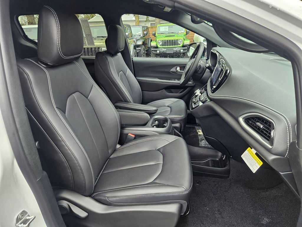 2026 Chrysler Pacifica Select Gresham OR