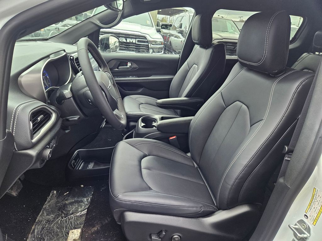 2026 Chrysler Pacifica Select Gresham OR