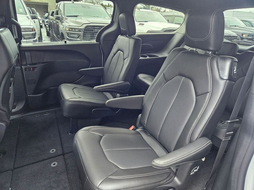 2026 Chrysler Pacifica Select Gresham OR