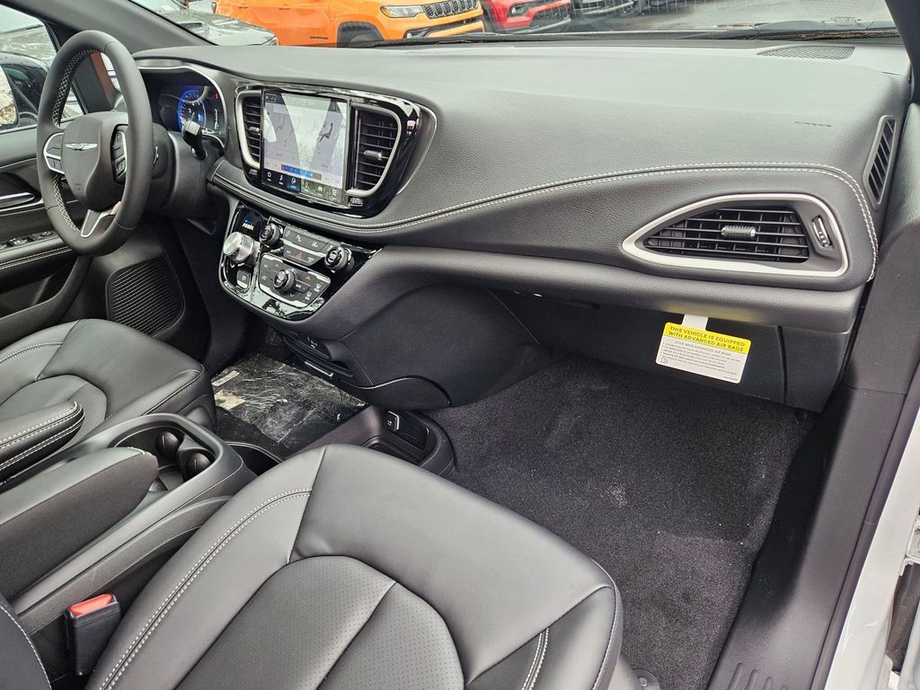 2026 Chrysler Pacifica Select Gresham OR