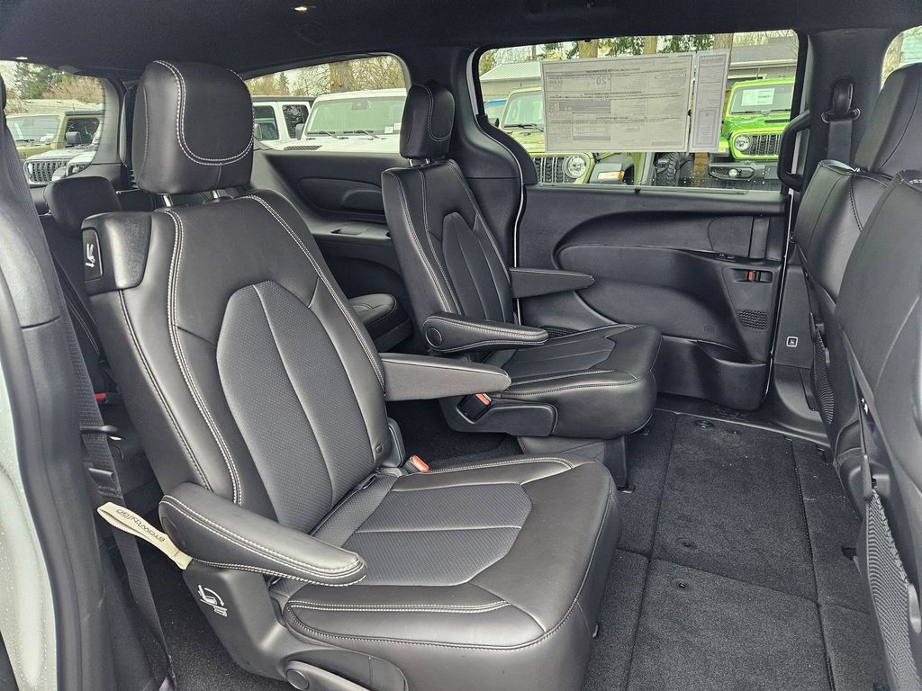 2026 Chrysler Pacifica Select Gresham OR