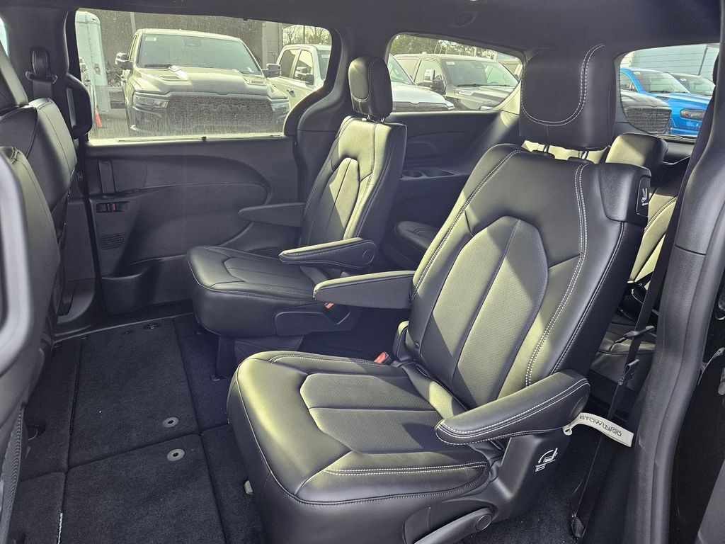 2026 Chrysler Pacifica Select Gresham OR