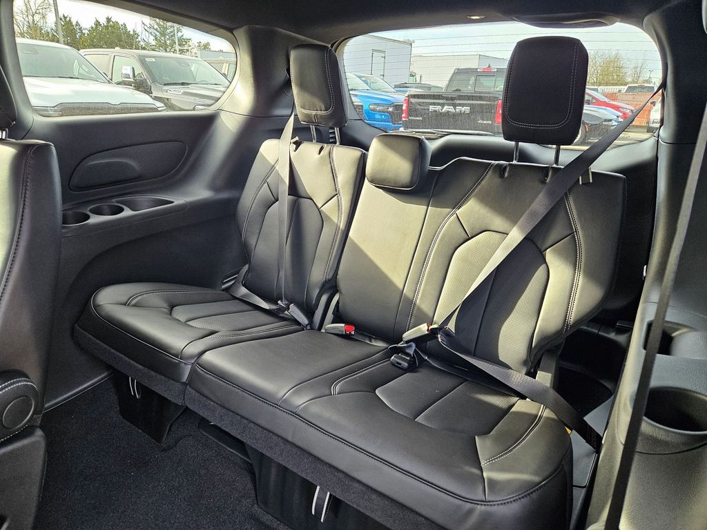 2026 Chrysler Pacifica Select Gresham OR