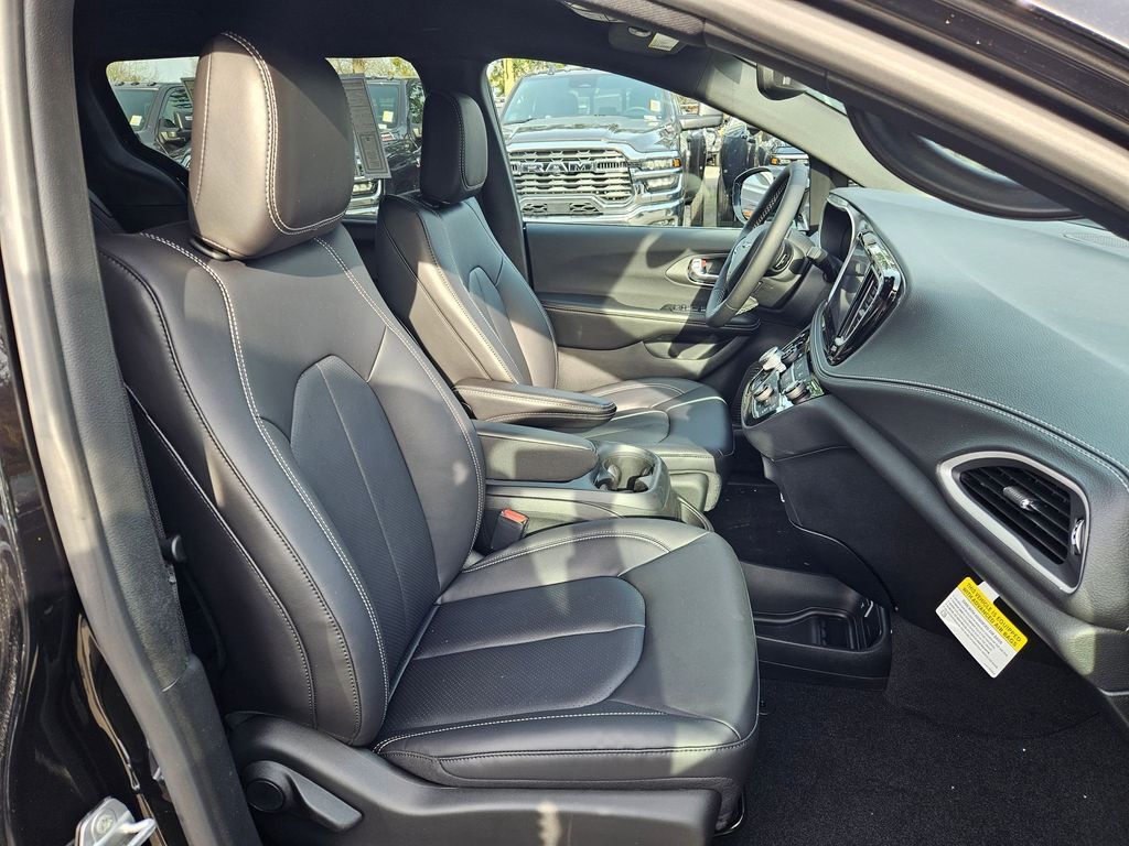 2026 Chrysler Pacifica Select Gresham OR