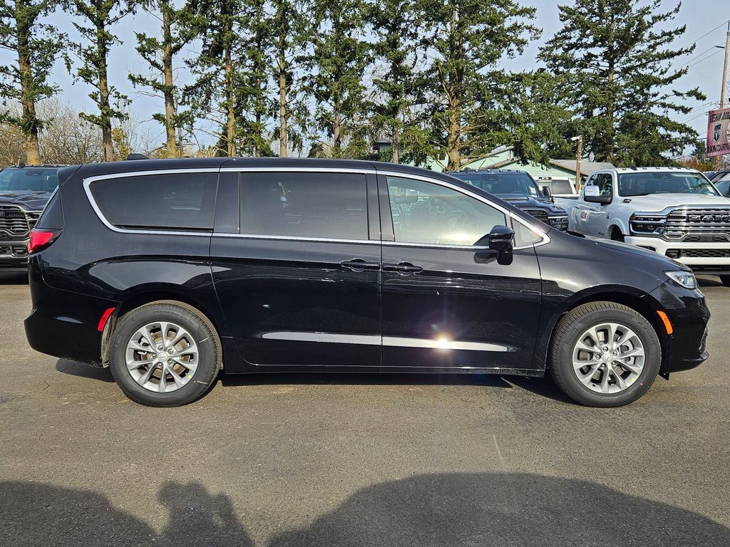 2026 Chrysler Pacifica Select Gresham OR