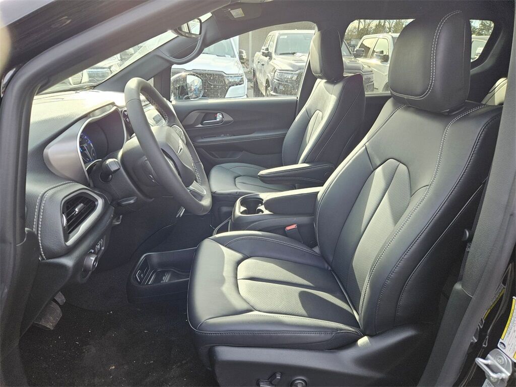 2026 Chrysler Pacifica Select Gresham OR