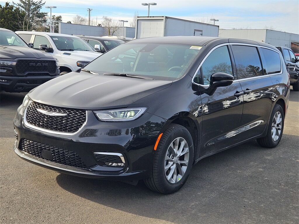 2026 Chrysler Pacifica Select Gresham OR