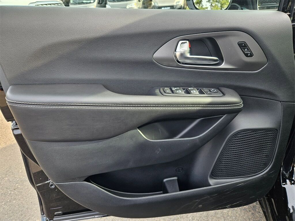 2026 Chrysler Pacifica Select Gresham OR