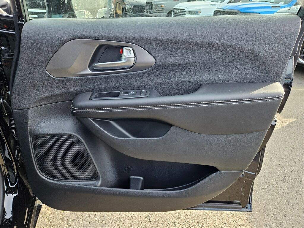 2026 Chrysler Pacifica Select Gresham OR