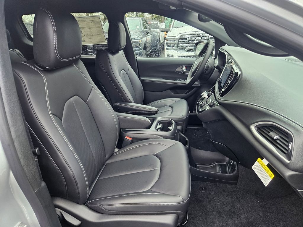 2026 Chrysler Pacifica Select Gresham OR