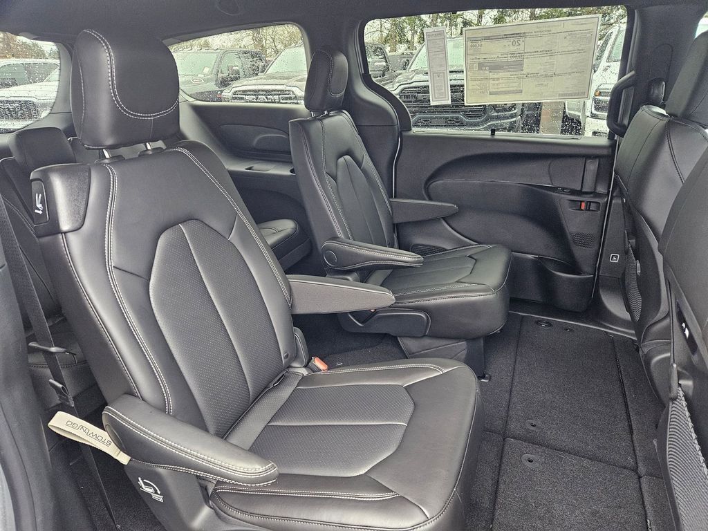 2026 Chrysler Pacifica Select Gresham OR