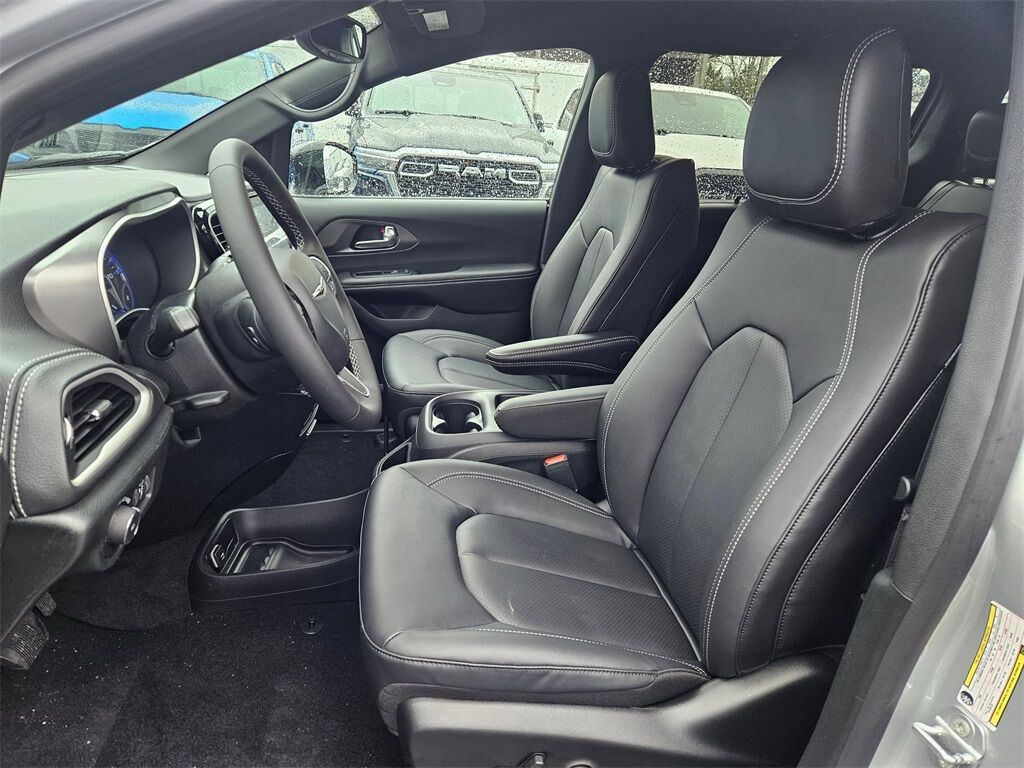 2026 Chrysler Pacifica Select Gresham OR