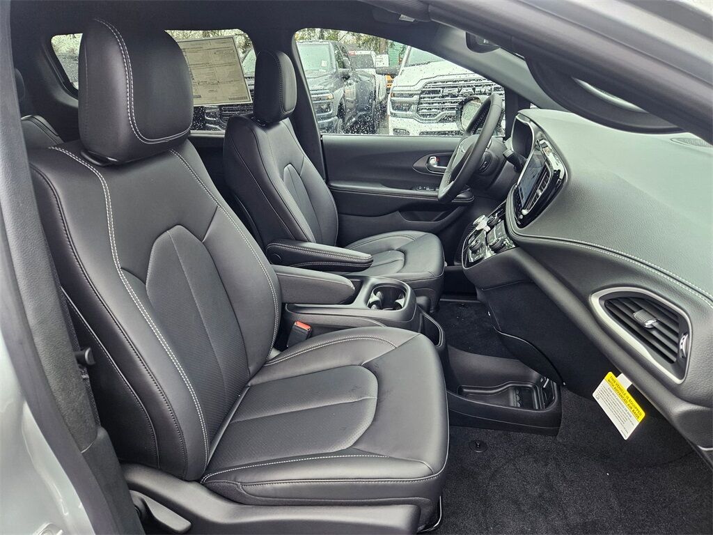 2026 Chrysler Pacifica Select Gresham OR