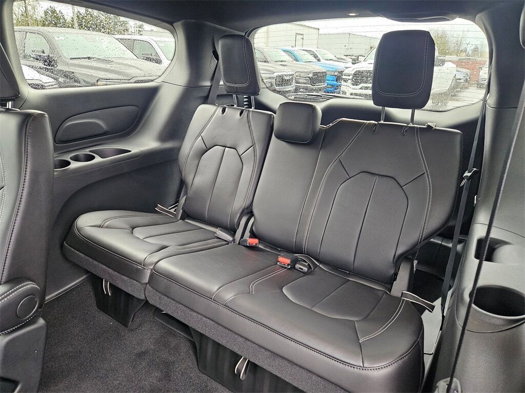 2026 Chrysler Pacifica Select Gresham OR
