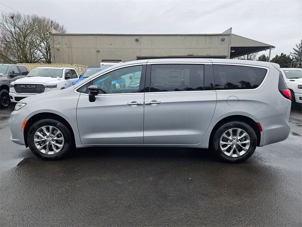 2026 Chrysler Pacifica Select Gresham OR