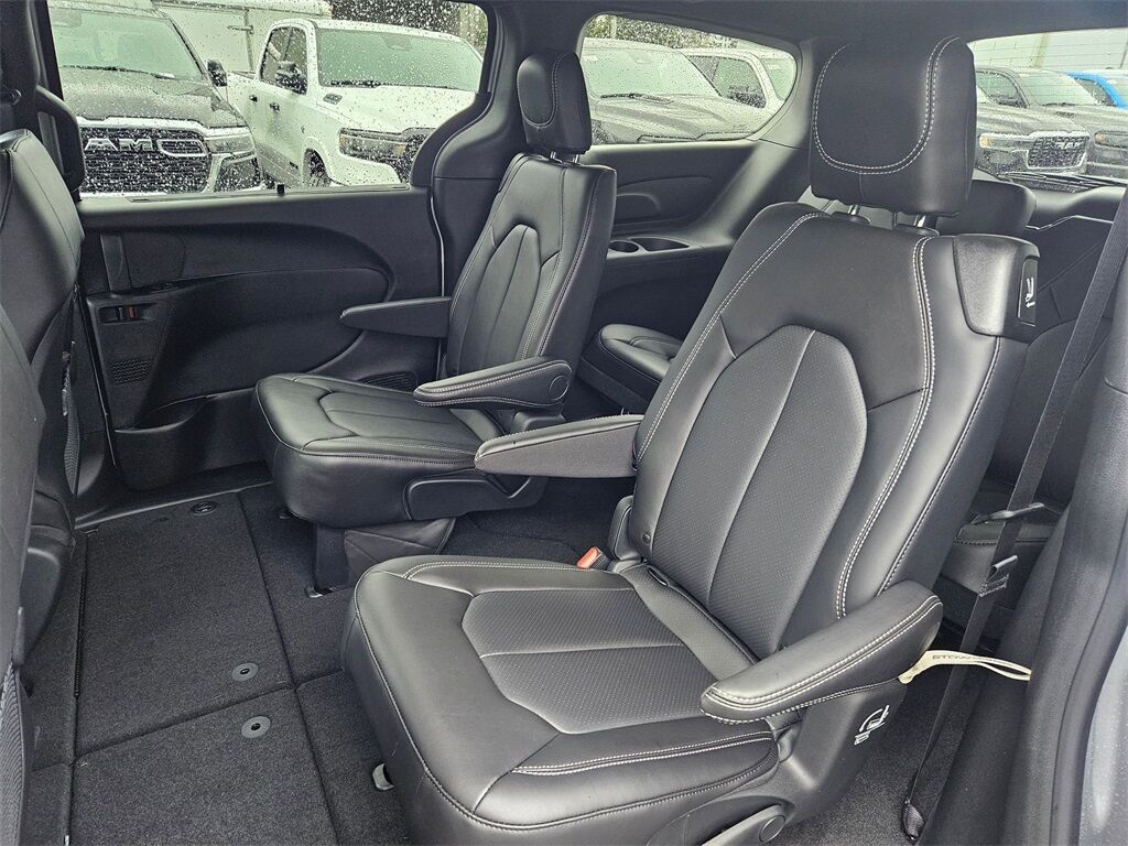 2026 Chrysler Pacifica Select Gresham OR